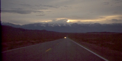 B26-SunsetLeavingDeathValley.jpg (24012 bytes)