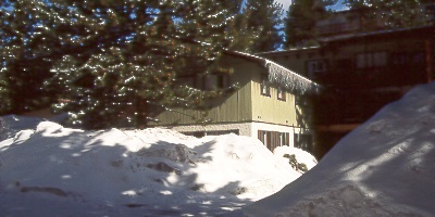 B29-MammothSkiLodge.jpg (42184 bytes)