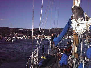 D07-03-Anchoring.jpg (73728 bytes)